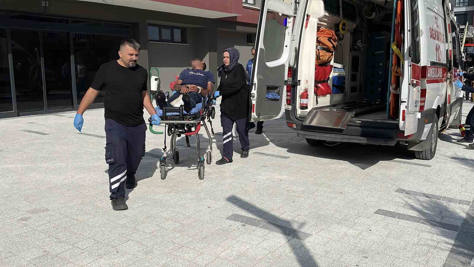 Alkollü olarak intihara teşebbüs eden şahıs sızınca 10. kattan itfaiye merdiveniyle indirildi