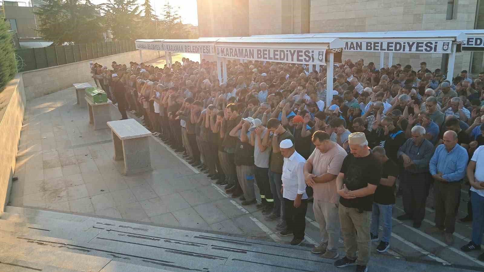 Karaman’da çöp kamyonundan düşen temizlik işçisi yaşam mücadelesini kaybetti