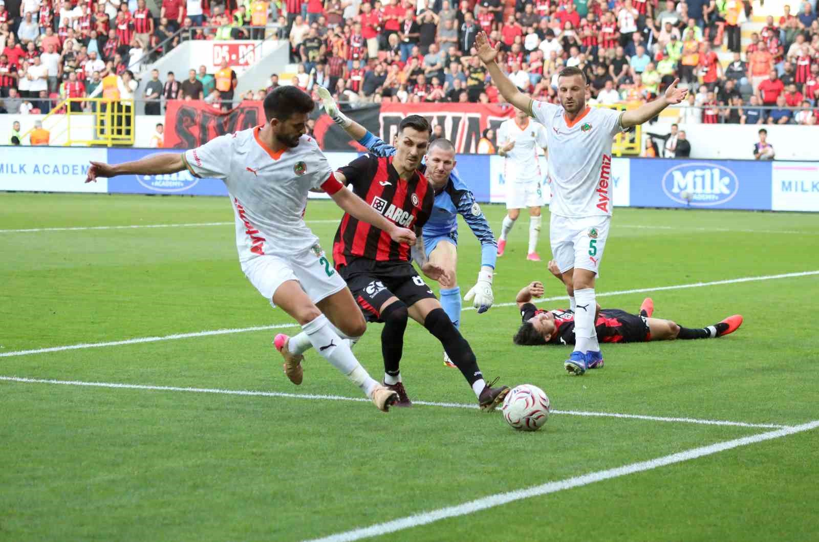 Trendyol Süper Lig: Çorum FK: 1 - Corendon Alanyaspor: 2 (Maç sonucu)