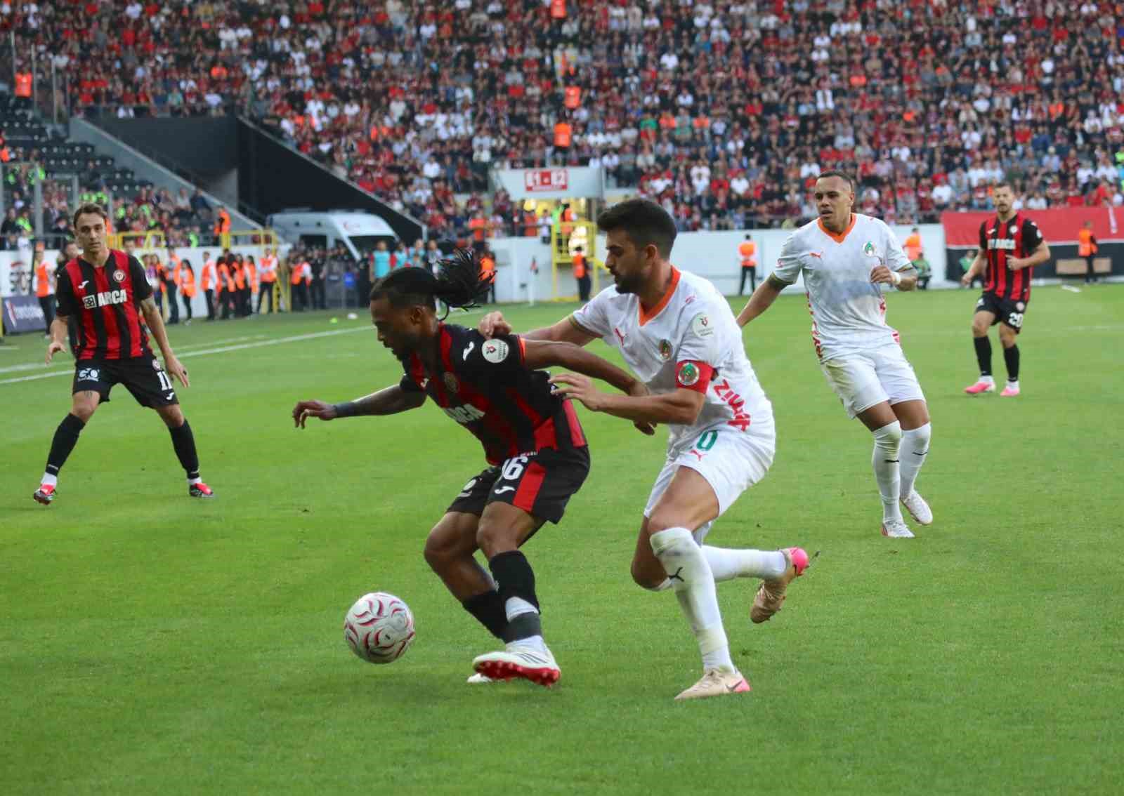Trendyol Süper Lig: Çorum FK: 1 - Corendon Alanyaspor: 2 (Maç sonucu)