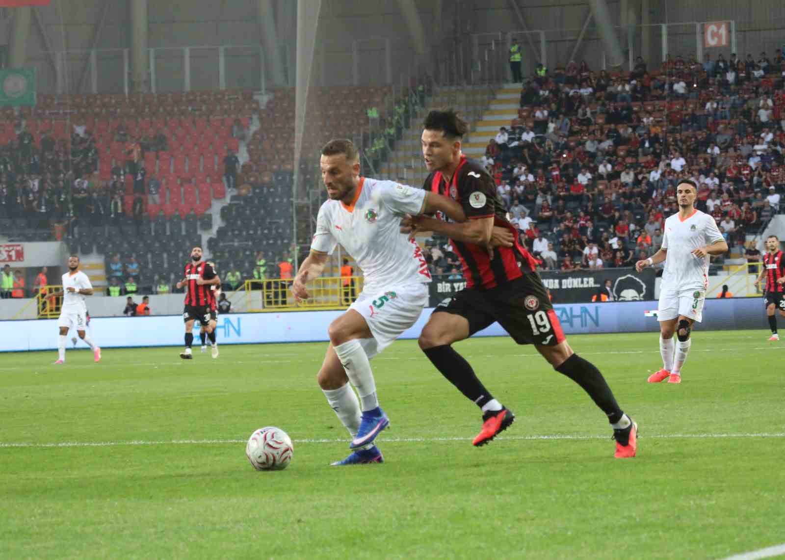 Trendyol Süper Lig: Çorum FK: 1 - Corendon Alanyaspor: 2 (Maç sonucu)