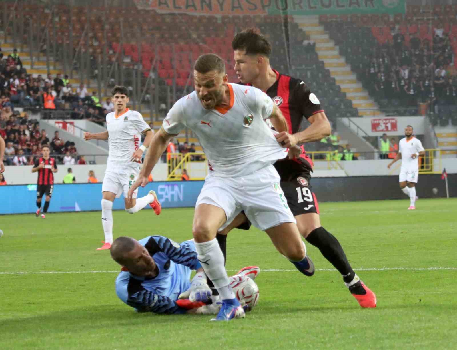 Trendyol Süper Lig: Çorum FK: 1 - Corendon Alanyaspor: 2 (Maç sonucu)