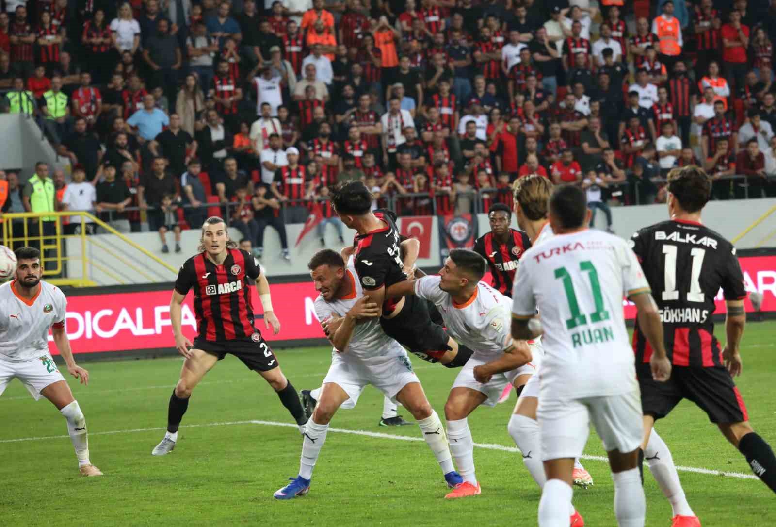 Trendyol Süper Lig: Çorum FK: 1 - Corendon Alanyaspor: 2 (Maç sonucu)