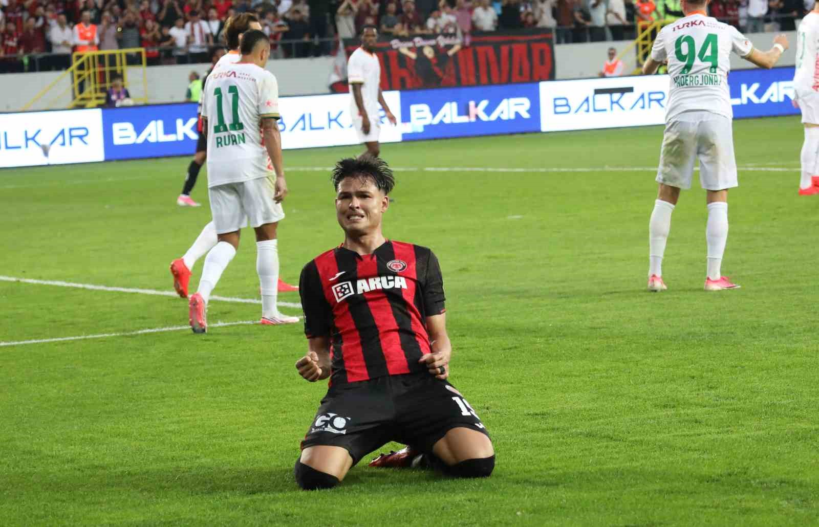 Trendyol Süper Lig: Çorum FK: 1 - Corendon Alanyaspor: 2 (Maç sonucu)