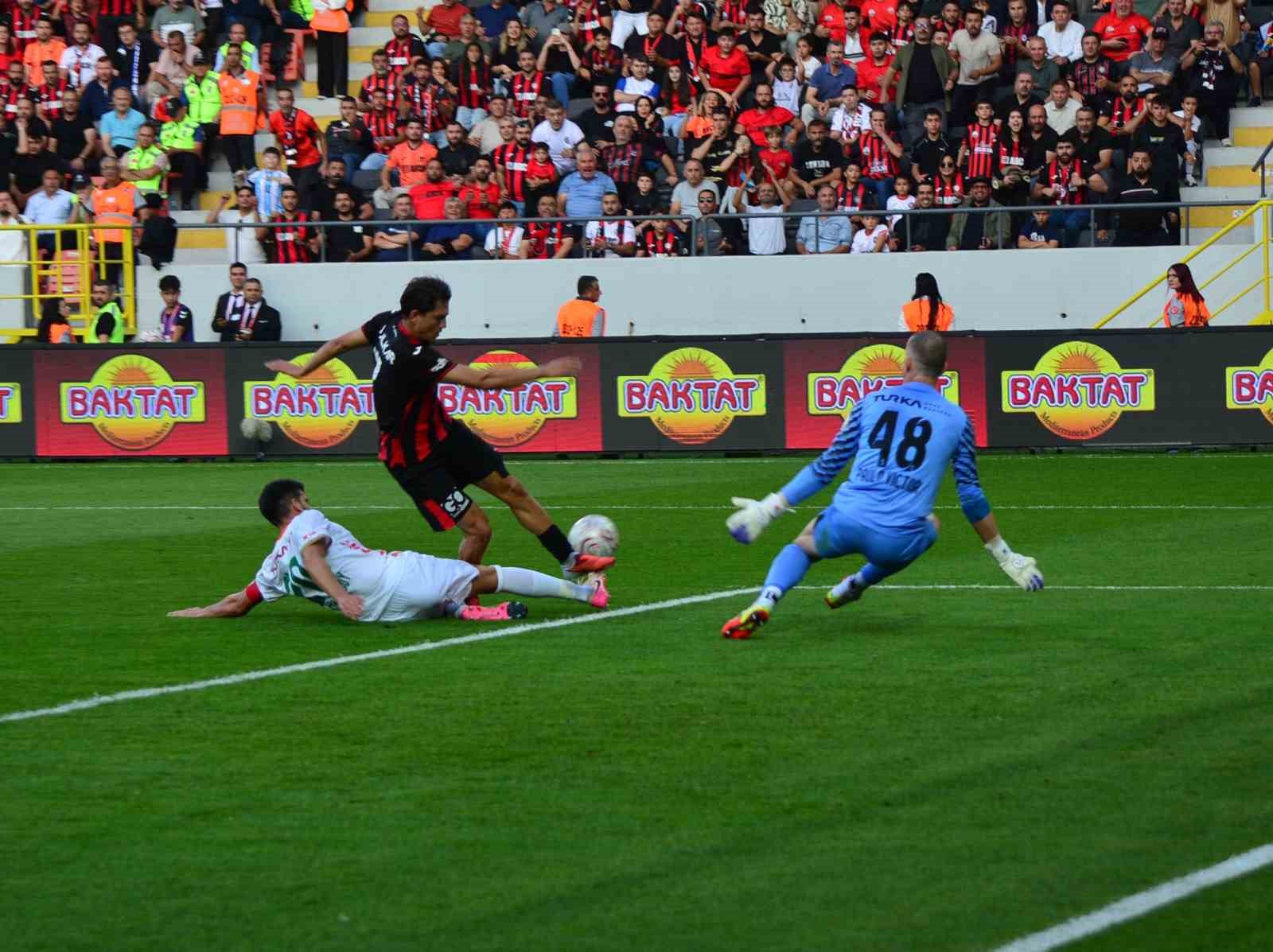 Trendyol Süper Lig: Çorum FK: 1 - Corendon Alanyaspor: 2 (Maç sonucu)