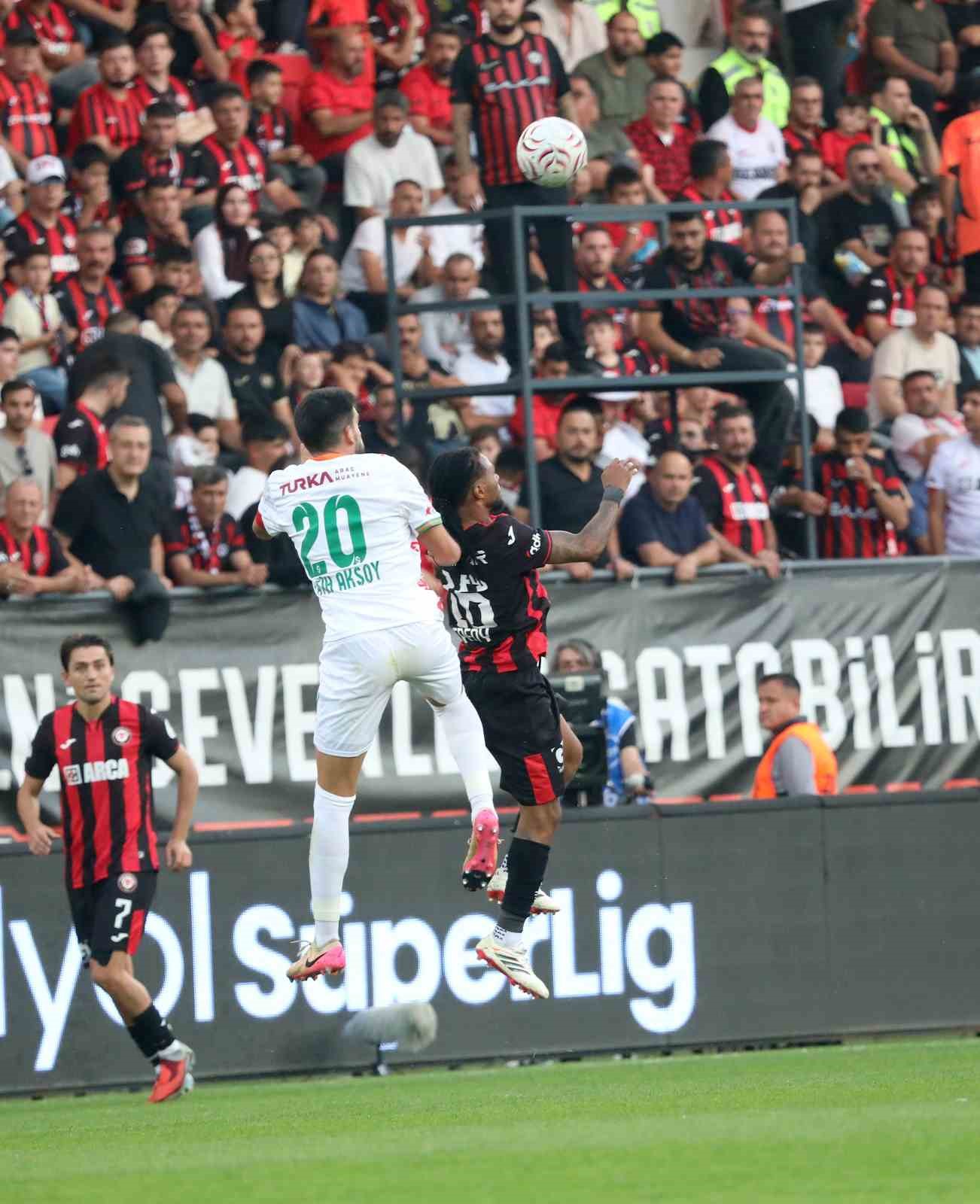 Trendyol Süper Lig: Çorum FK: 1 - Corendon Alanyaspor: 2 (Maç sonucu)