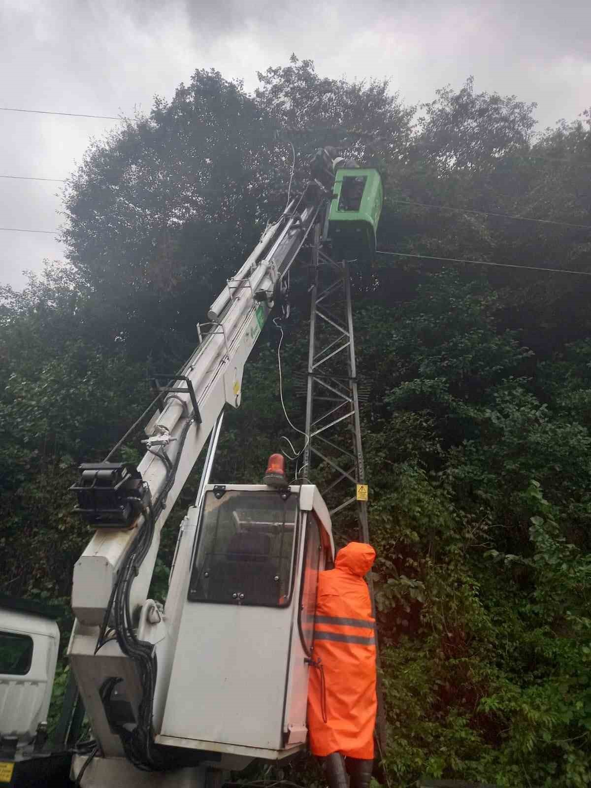 Çoruh EDAŞ, yağıştan etkilenen Rize ve Trabzon’da 120 saha çalışanıyla arızaları giderdi