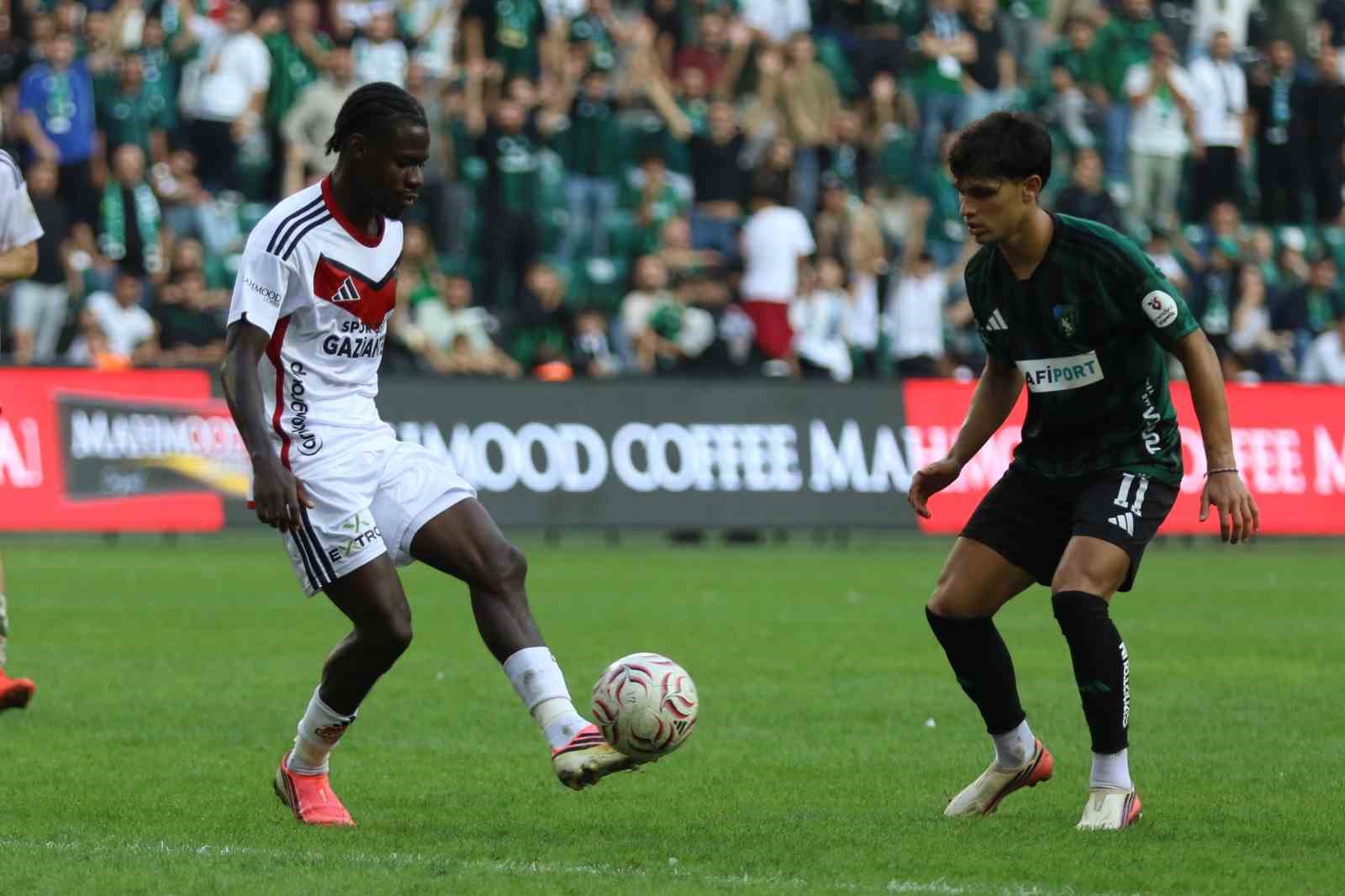 Trendyol Süper Lig: Kocaelispor: 2 - Gaziantep FK: 0 (Maç sonucu)