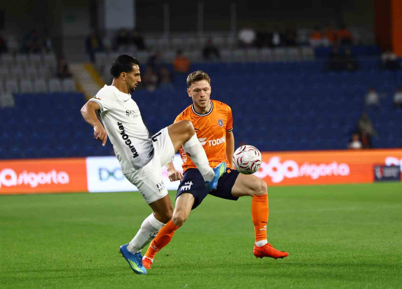 Trendyol Süper Lig: Başakşehir: 1 - Gençlerbirlği: 0 (Maç devam ediyor)