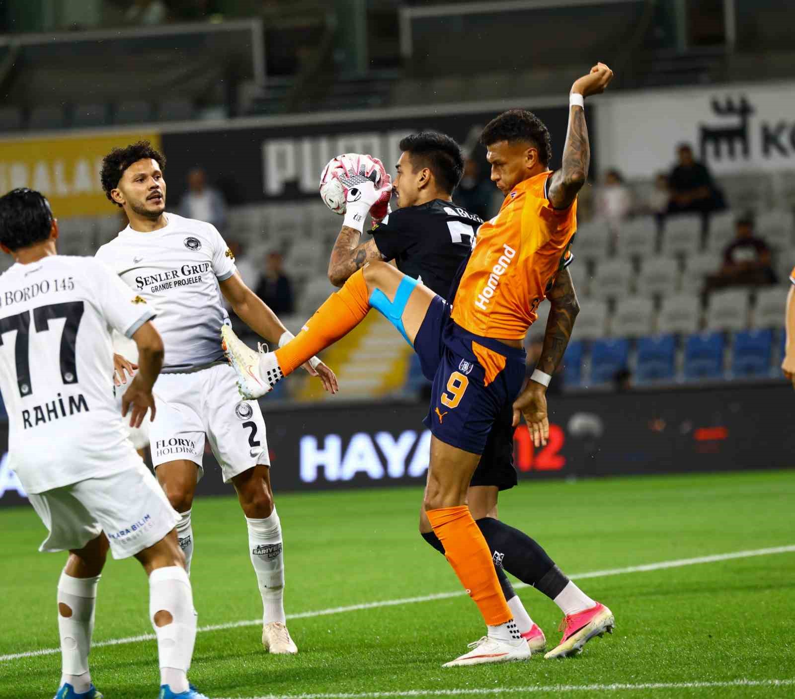Trendyol Süper Lig: Başakşehir: 1 - Gençlerbirlği: 0 (Maç devam ediyor)