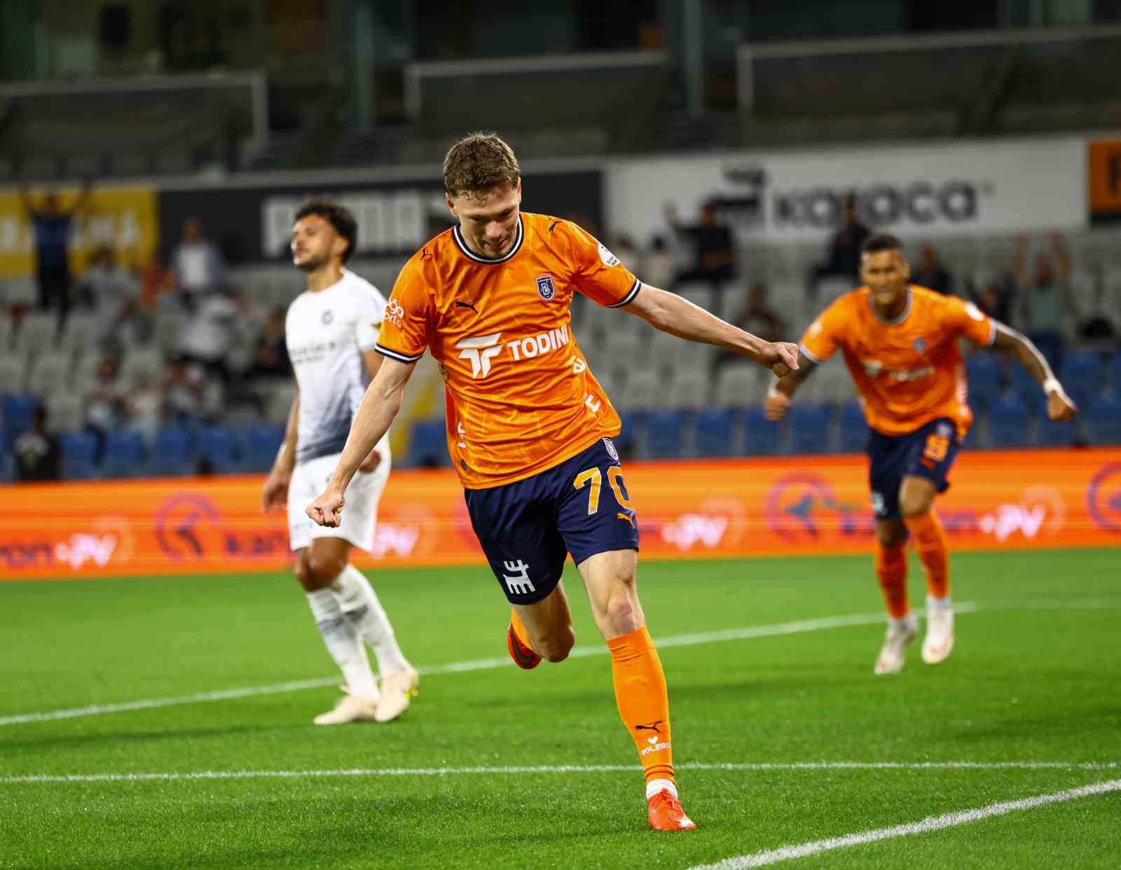 Trendyol Süper Lig: Başakşehir: 1 - Gençlerbirlği: 0 (Maç devam ediyor)