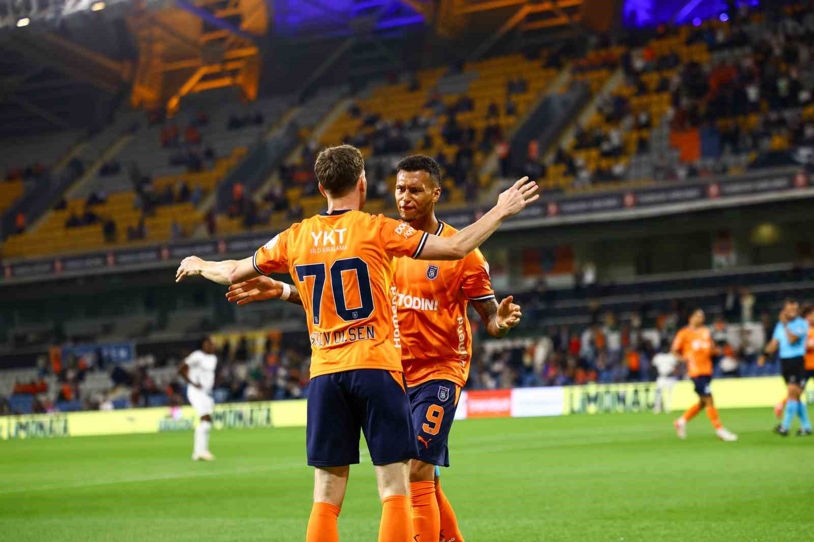 Trendyol Süper Lig: Başakşehir: 1 - Gençlerbirlği: 0 (Maç devam ediyor)
