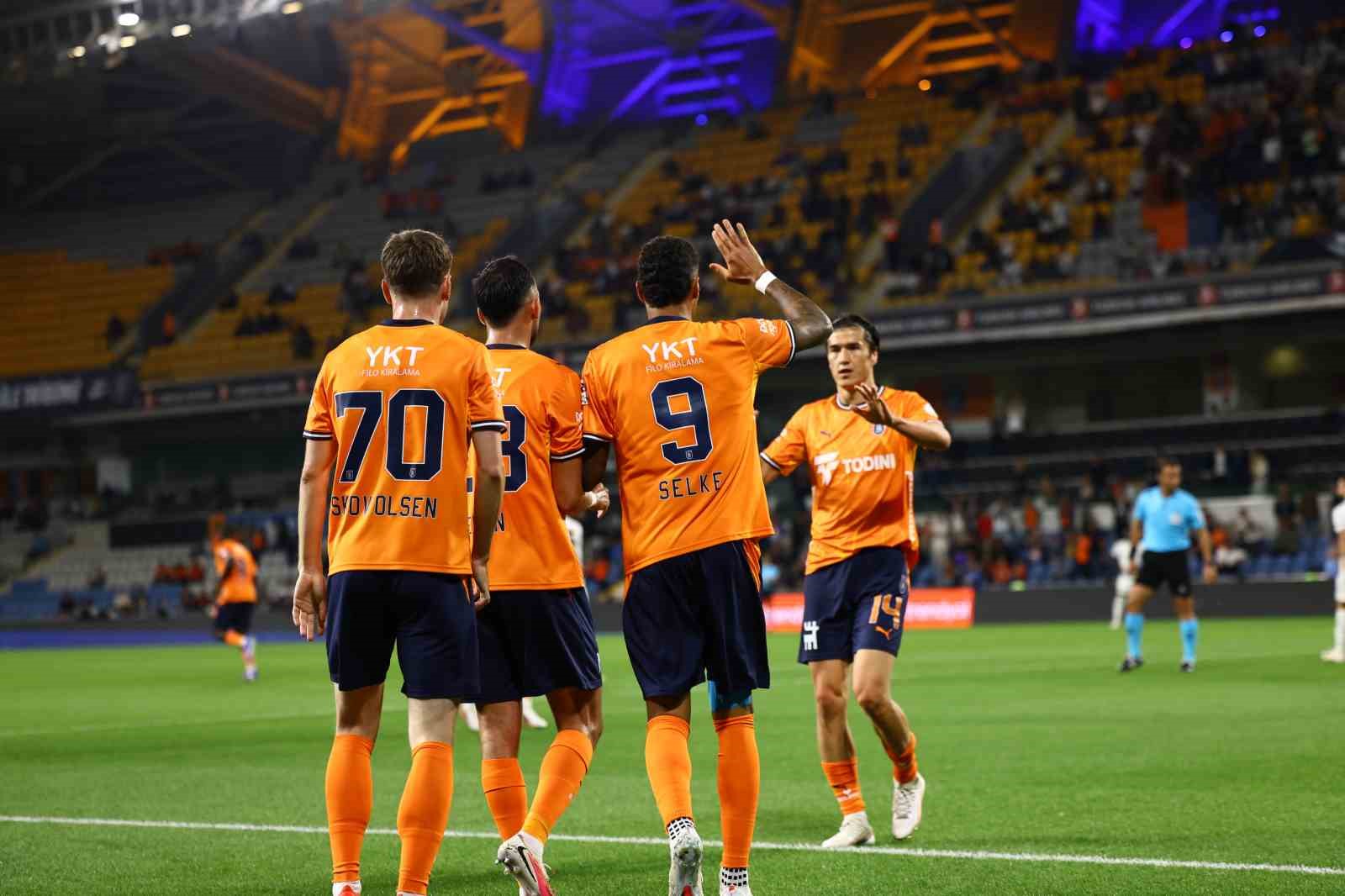 Trendyol Süper Lig: Başakşehir: 1 - Gençlerbirlği: 0 (Maç devam ediyor)