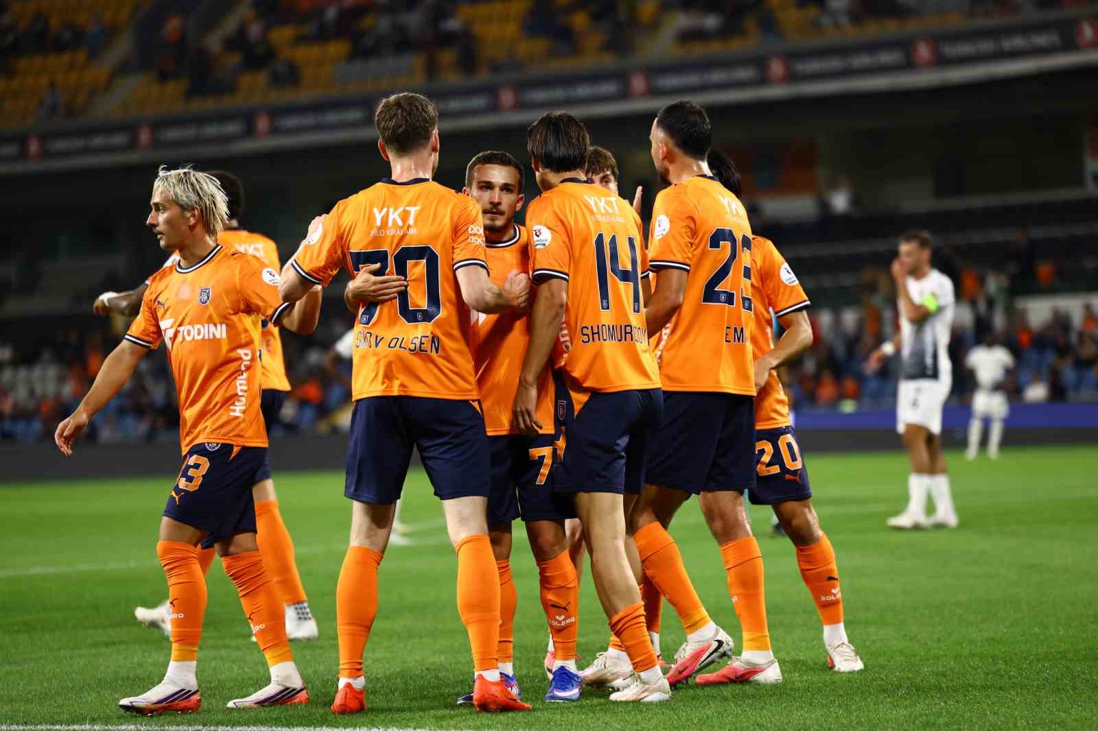Trendyol Süper Lig: Başakşehir: 1 - Gençlerbirlği: 0 (Maç devam ediyor)