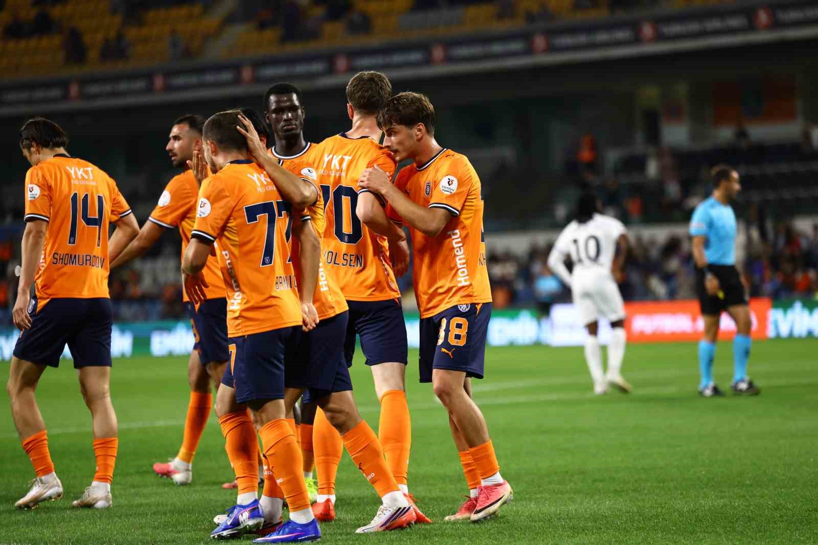 Trendyol Süper Lig: Başakşehir: 1 - Gençlerbirlği: 0 (Maç devam ediyor)