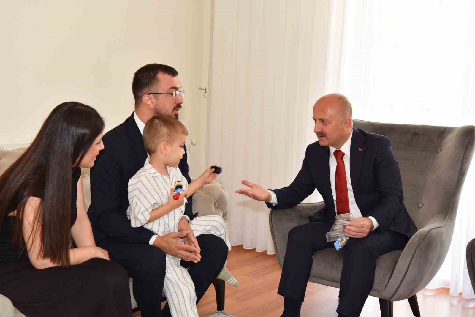 Aydın Valisi Varol, gazi Çakır ve ailesiyle bir araya geldi