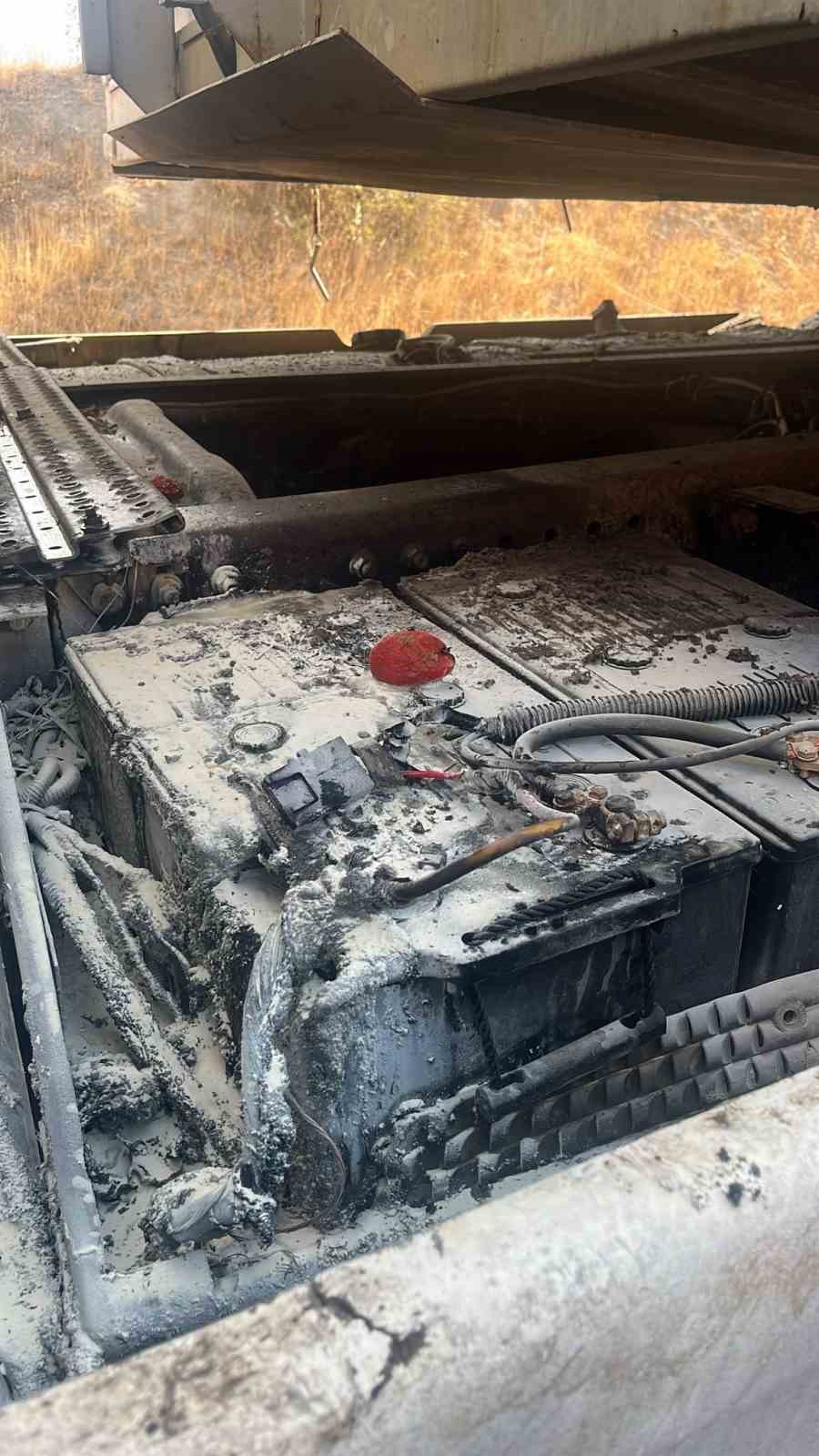Sındırgı’da seyir halindeki araçta yangın çıktı