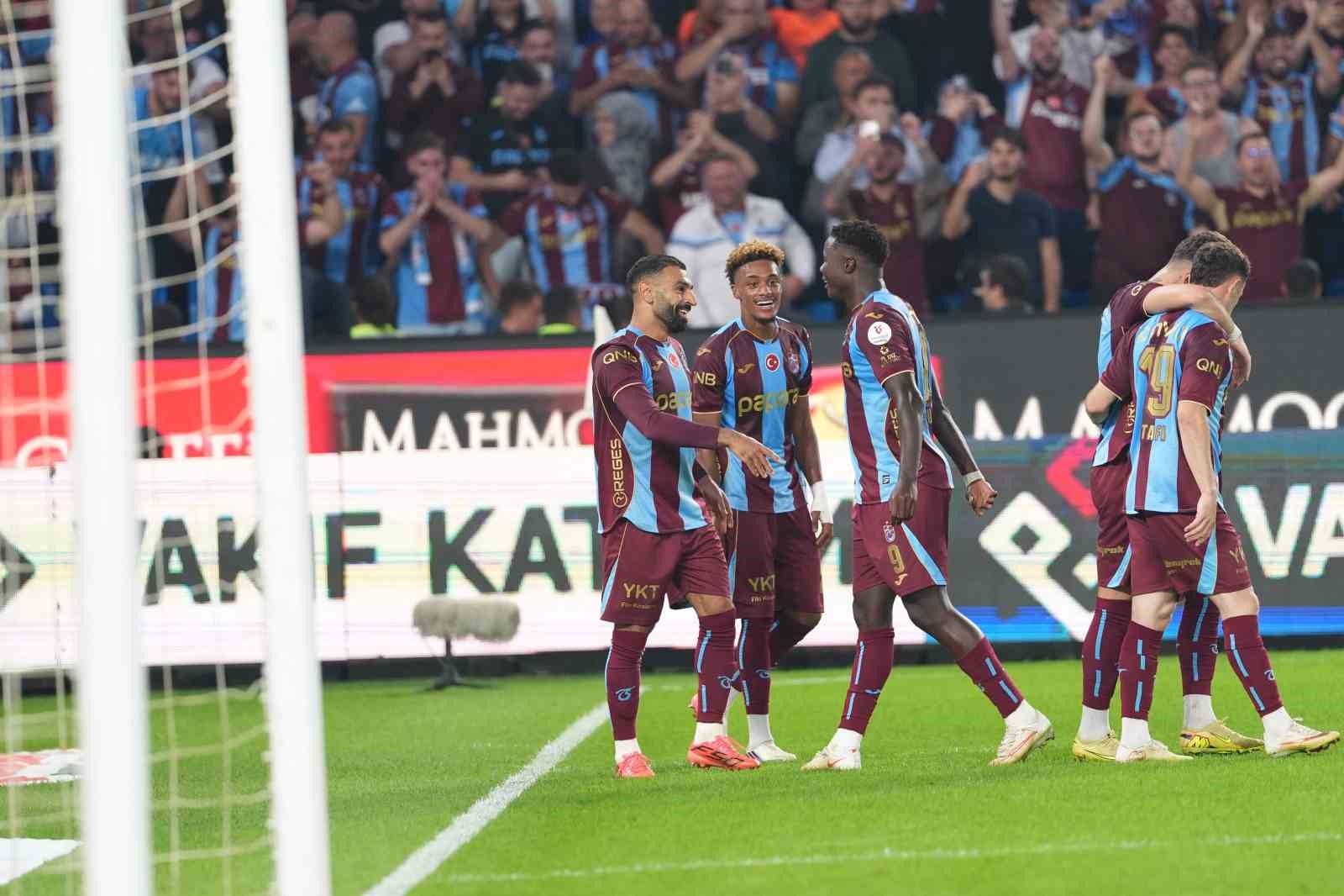 Trendyol Süper Lig: Trabzonspor: 3- Galatasaray:0 (İlk yarı)