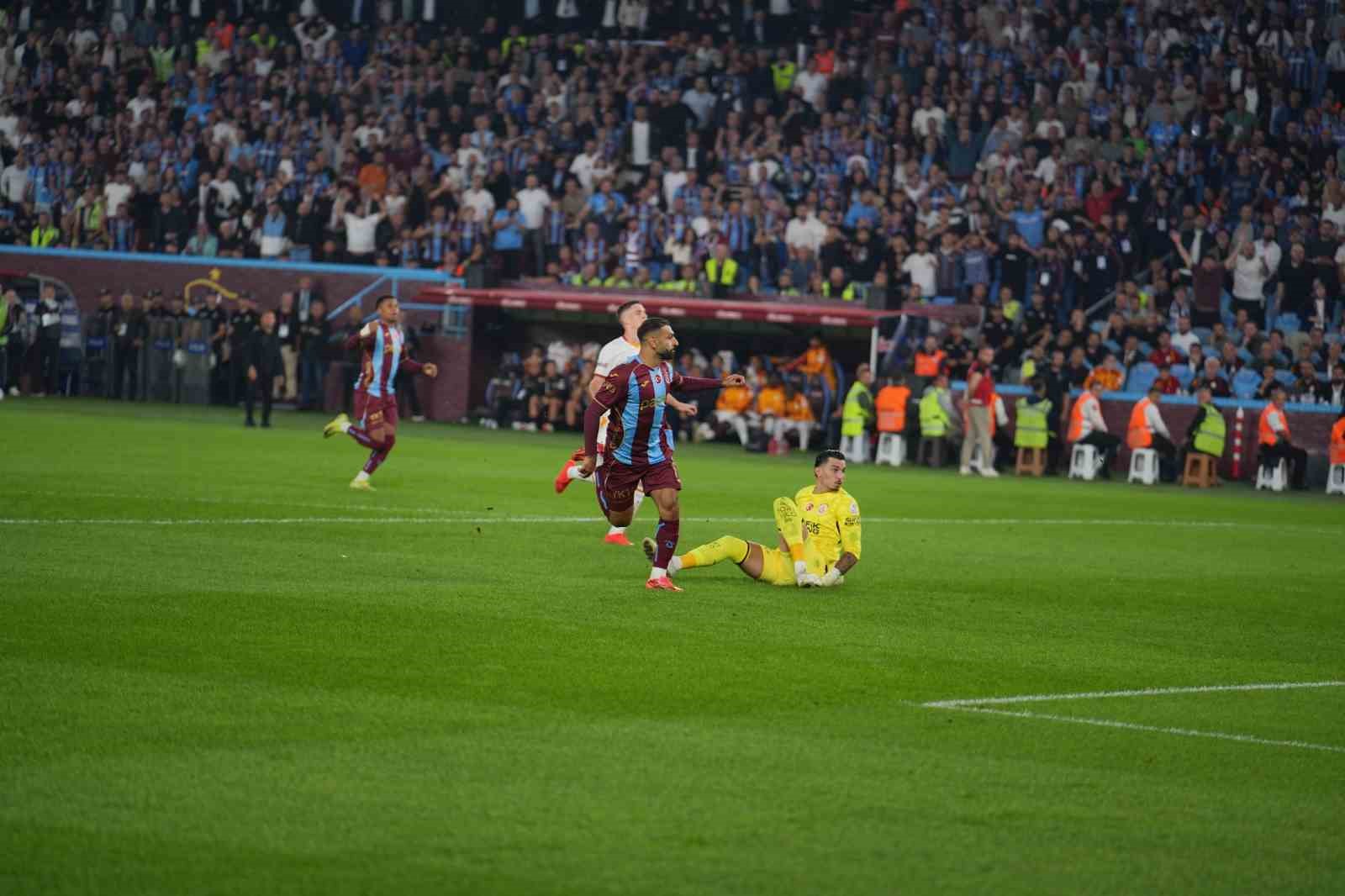 Trendyol Süper Lig: Trabzonspor: 3- Galatasaray:0 (İlk yarı)