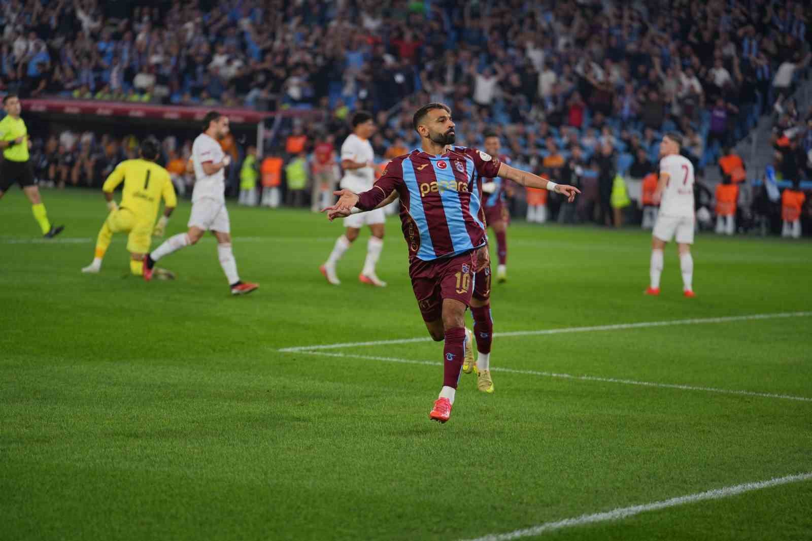 Trendyol Süper Lig: Trabzonspor: 3- Galatasaray:0 (İlk yarı)