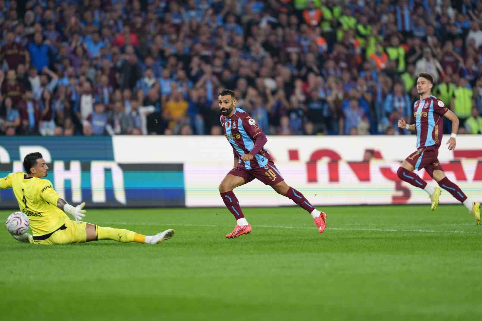Trendyol Süper Lig: Trabzonspor: 3- Galatasaray:0 (İlk yarı)