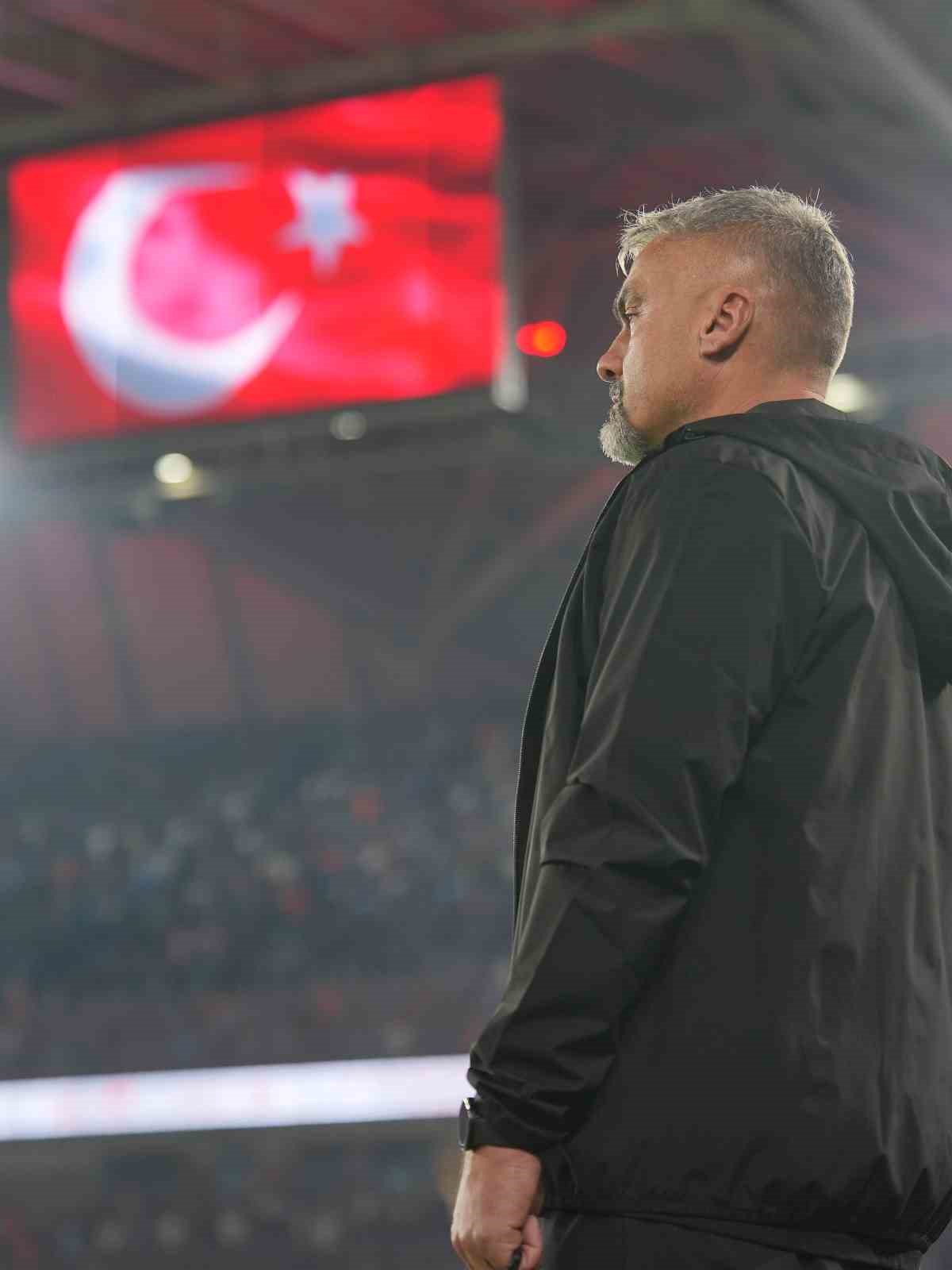 Trendyol Süper Lig: Trabzonspor: 3- Galatasaray:0 (İlk yarı)