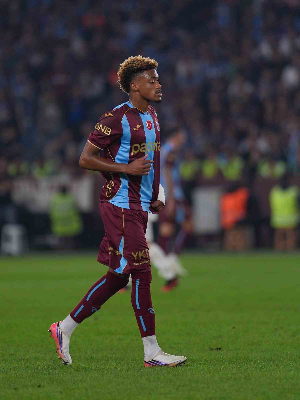 Trendyol Süper Lig: Trabzonspor: 3- Galatasaray:0 (İlk yarı)