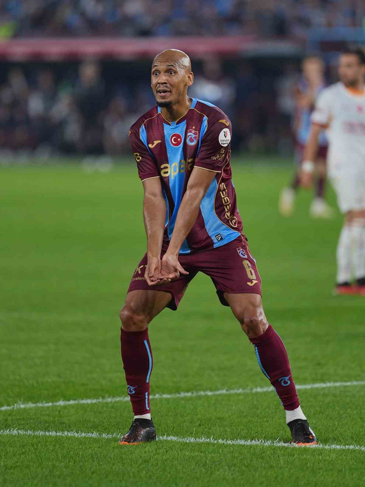 Trendyol Süper Lig: Trabzonspor: 3- Galatasaray:0 (İlk yarı)