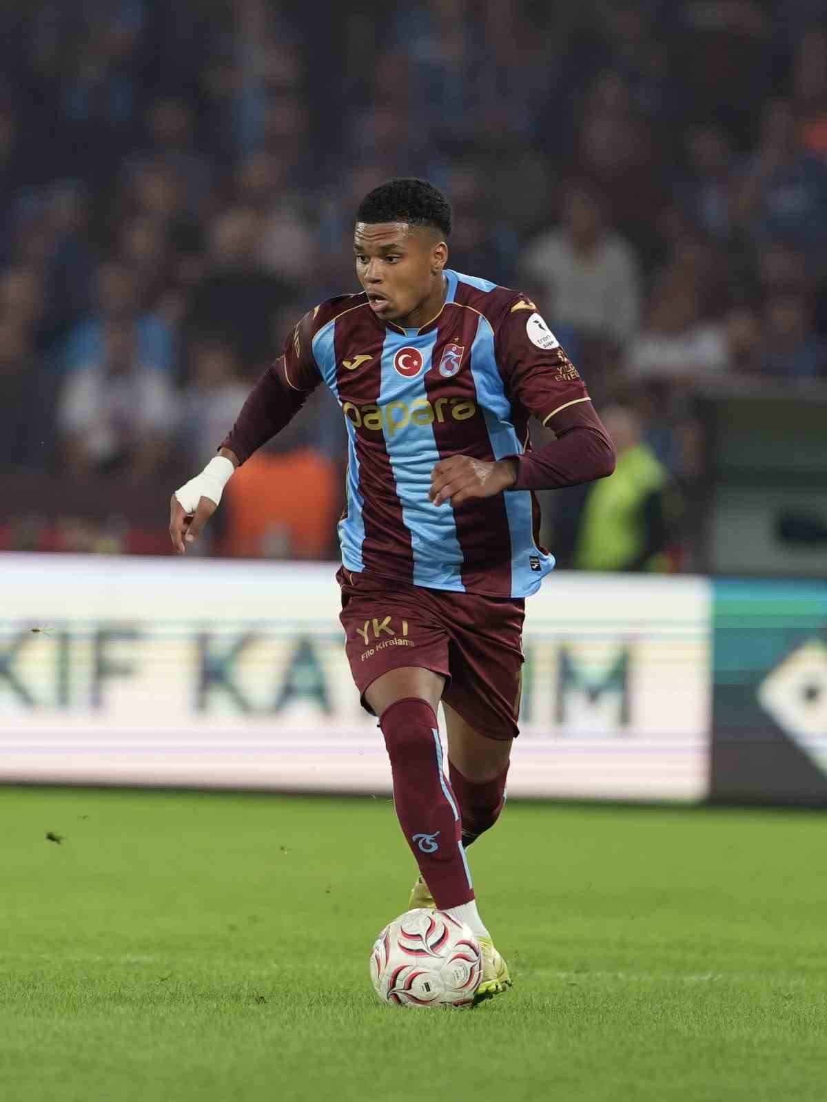 Trendyol Süper Lig: Trabzonspor: 3- Galatasaray:0 (İlk yarı)