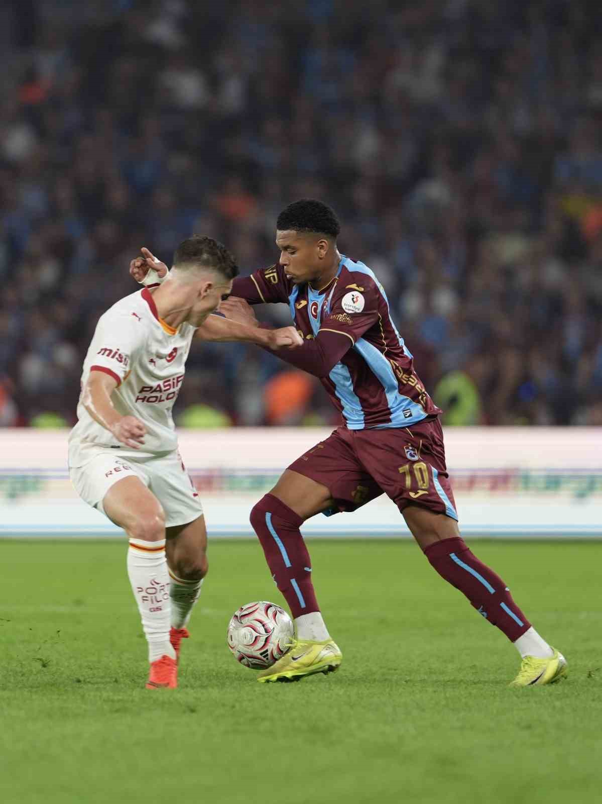 Trendyol Süper Lig: Trabzonspor: 3- Galatasaray:0 (İlk yarı)