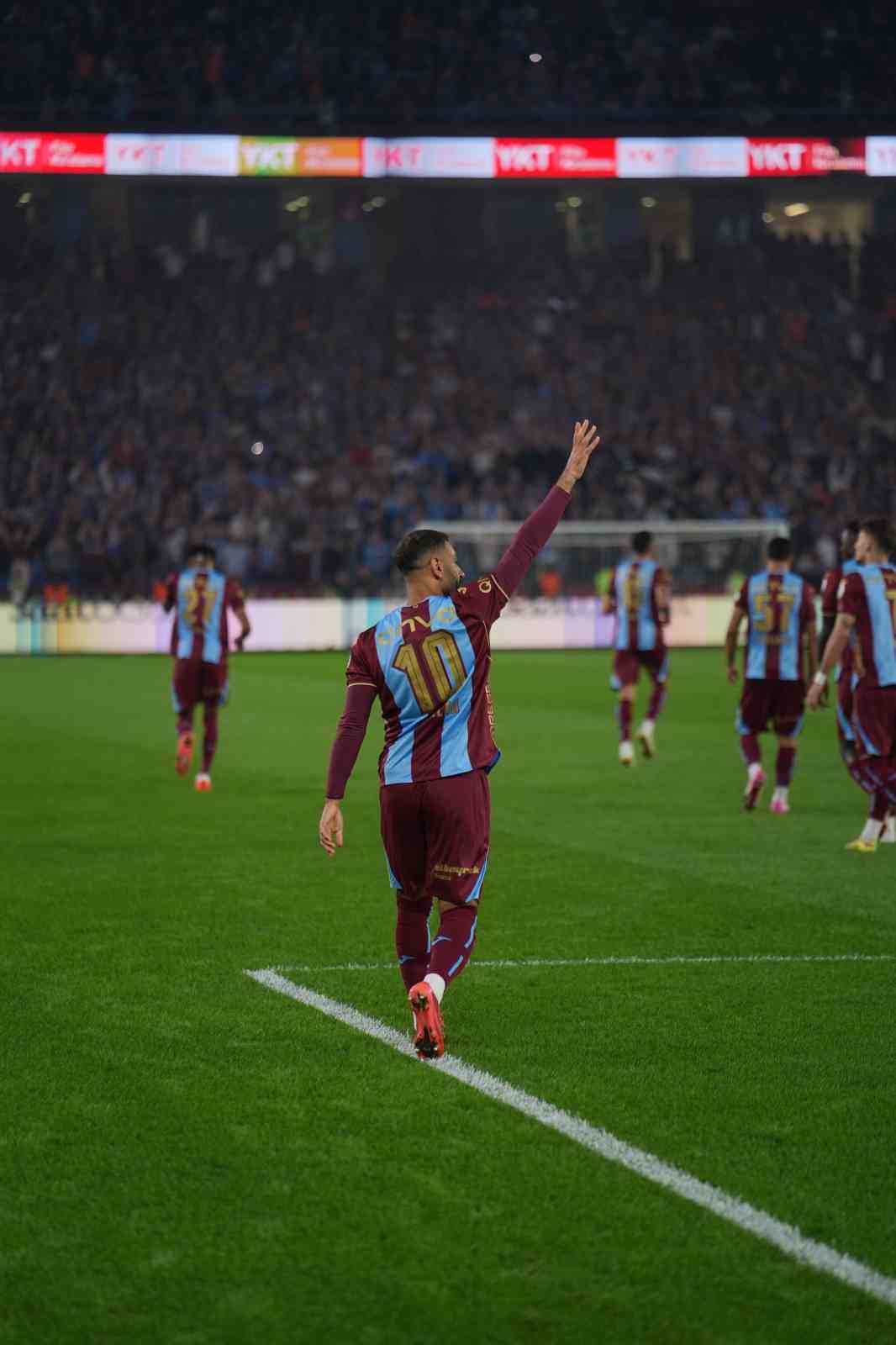 Trendyol Süper Lig: Trabzonspor: 3- Galatasaray:0 (İlk yarı)