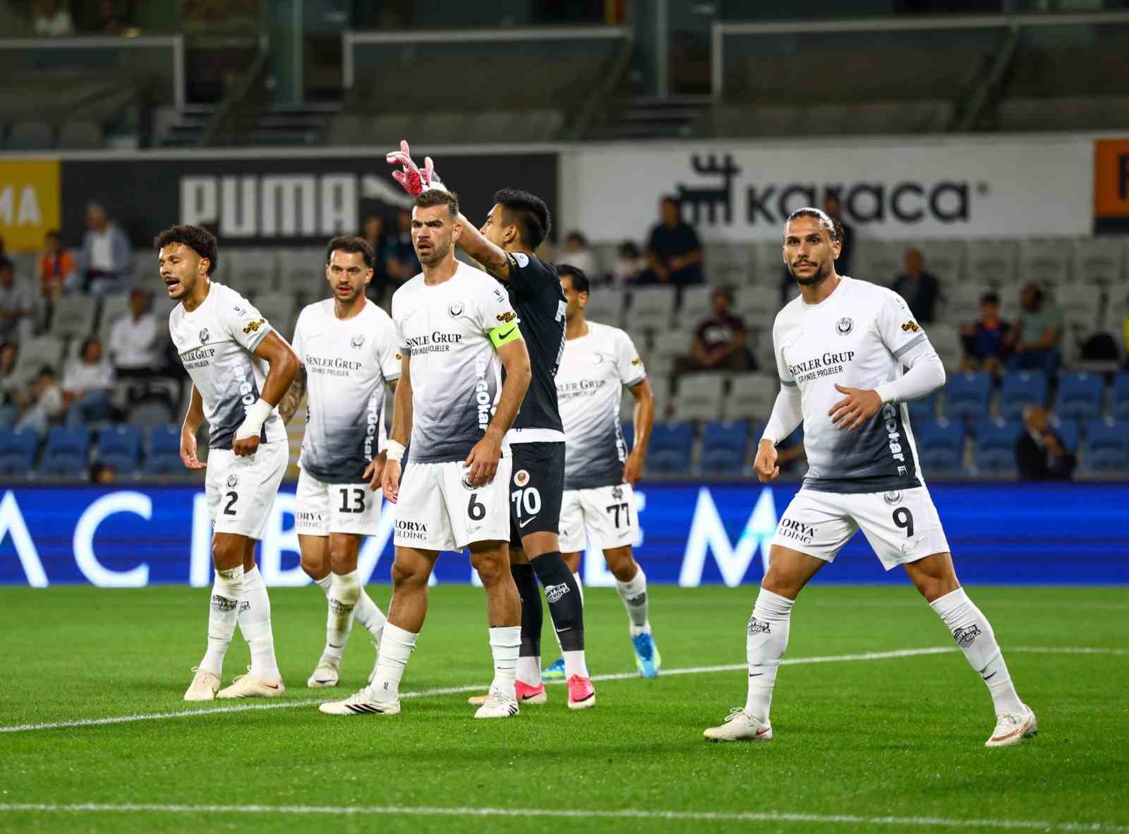 Trendyol Süper Lig: Başakşehir FK: 2 - Gençlerbirliği: 0 (İlk yarı)