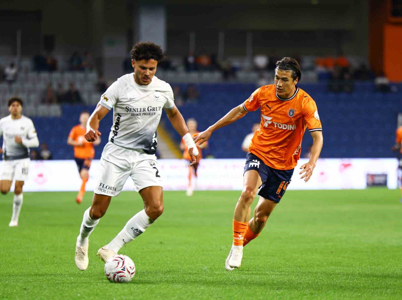 Trendyol Süper Lig: Başakşehir FK: 2 - Gençlerbirliği: 0 (İlk yarı)