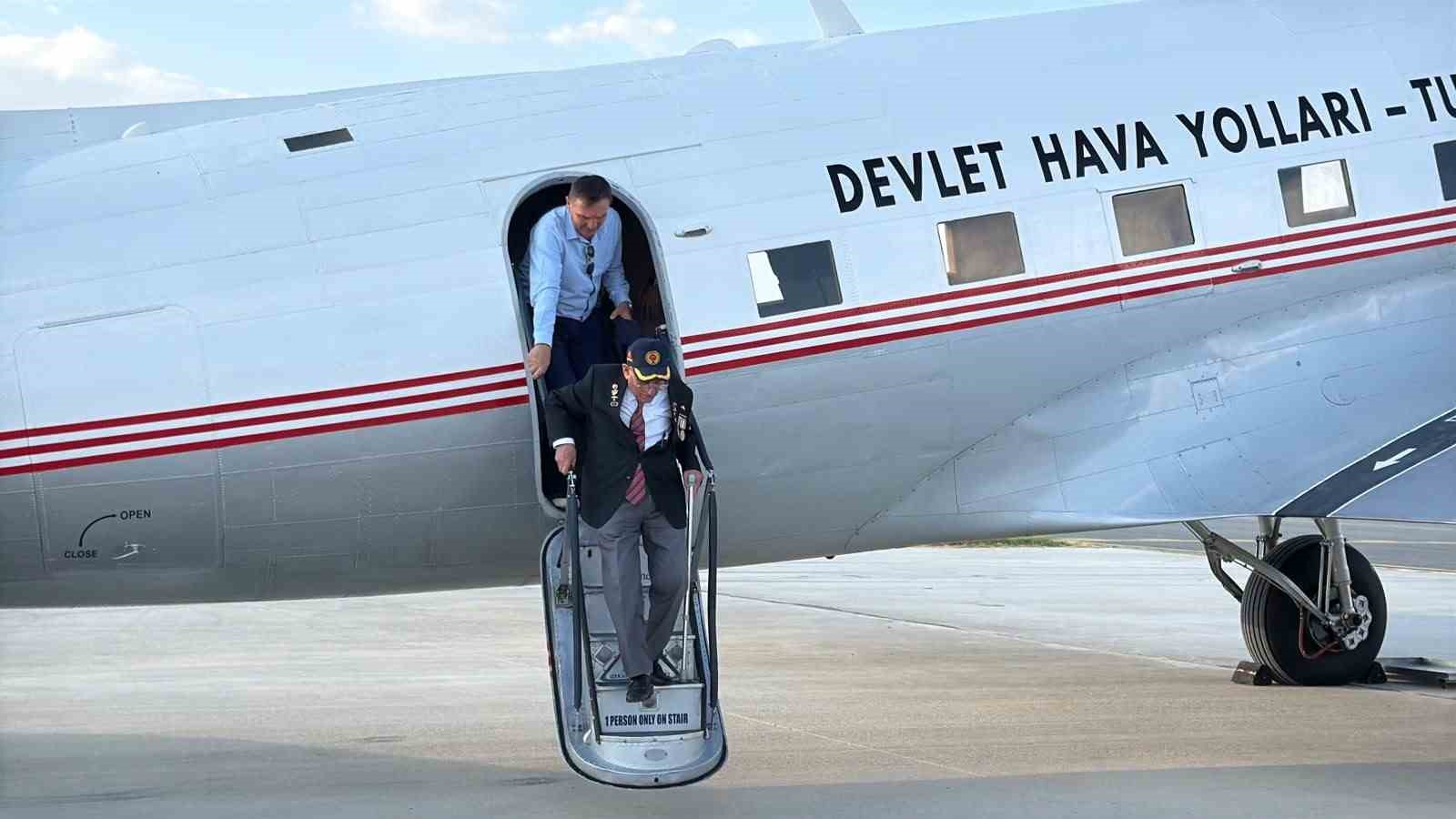 Kıbrıs Gazisi, yıllar önce görev yaptığı ve ’sevgilim’ dediği efsane uçakla yeniden buluştu