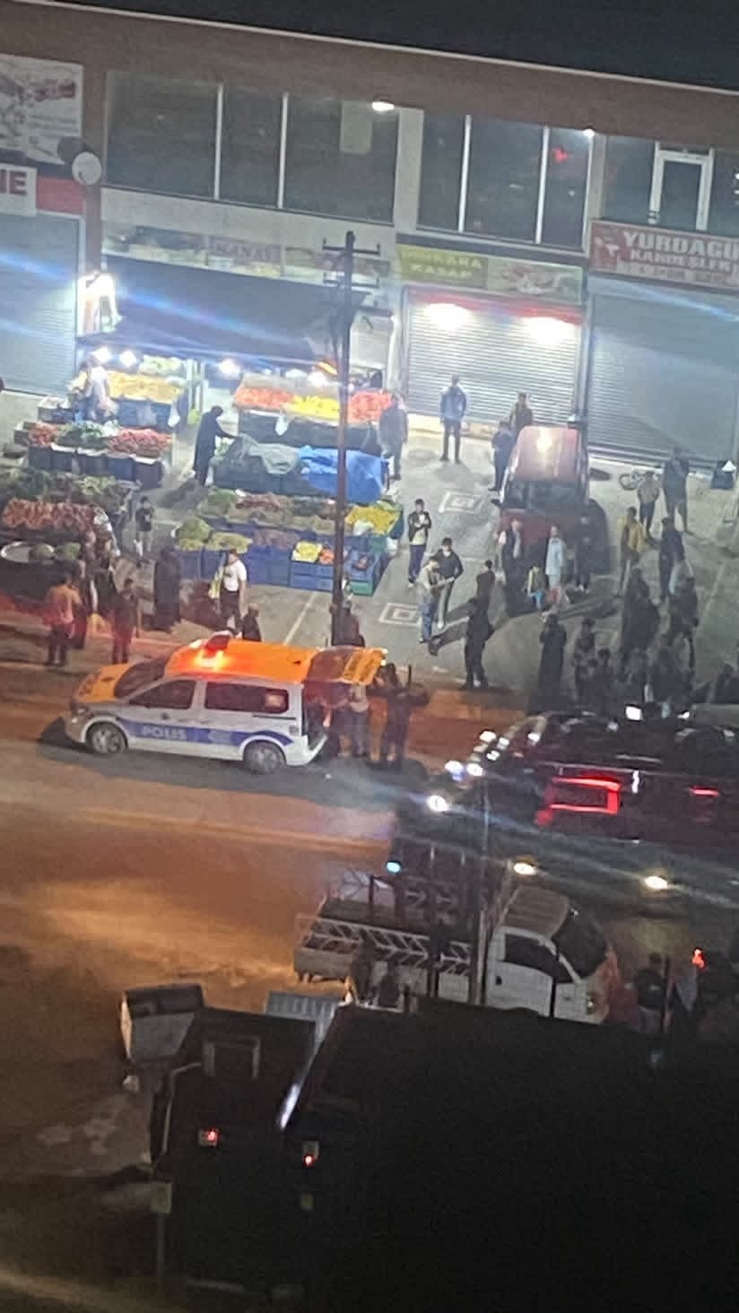 Manav esnafı arasında sopalı kavga: O anlar kamerada