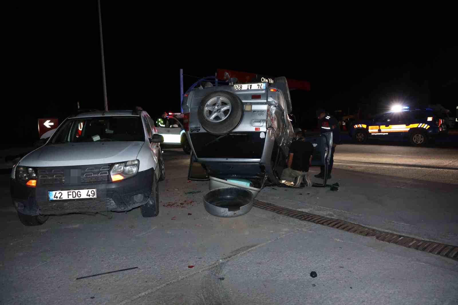 Takla atan otomobil, yolda bekleyen araca çarptı: Sürücü alkollü çıktı