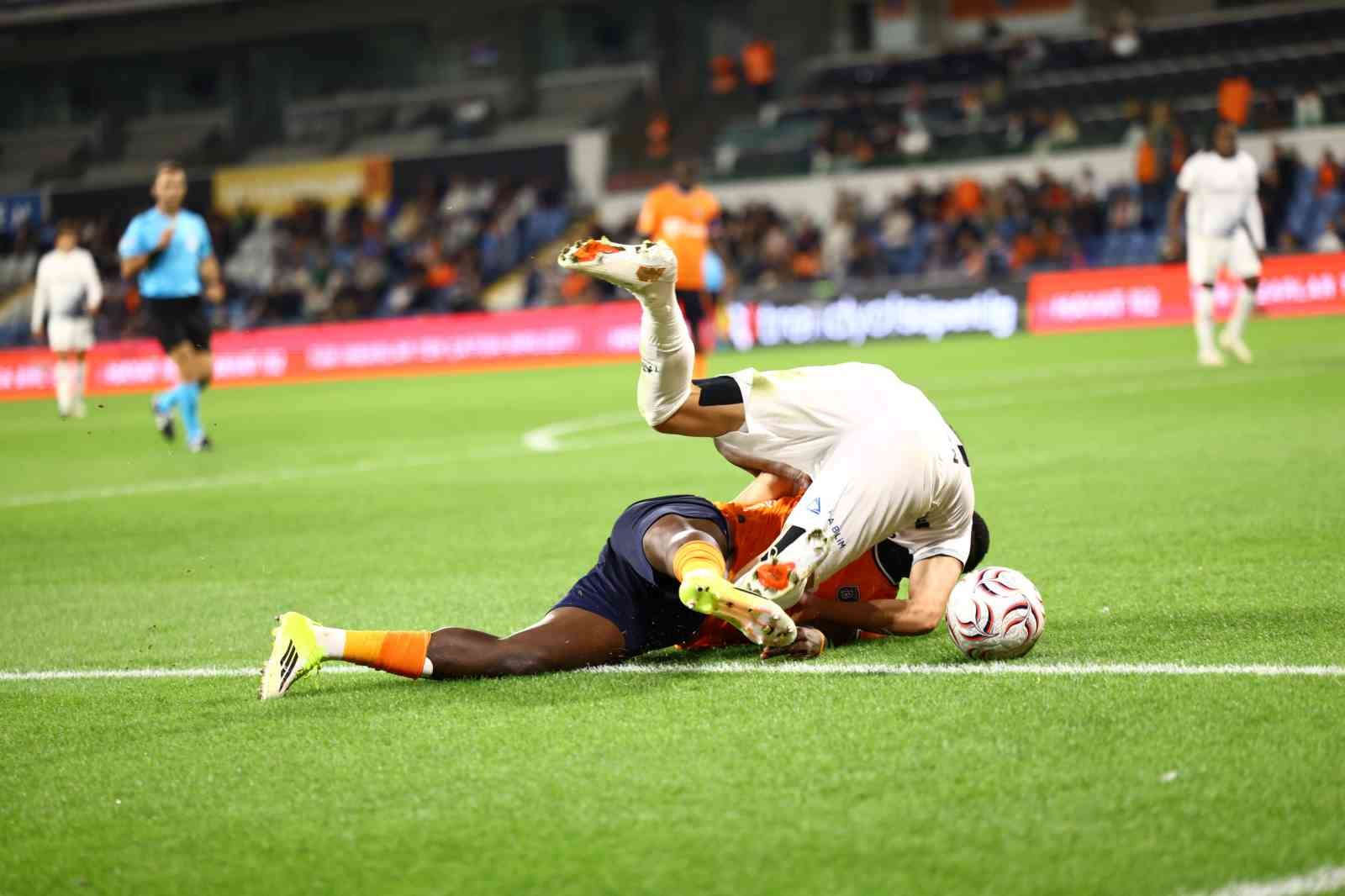 Trendyol Süper Lig: Başakşehir FK: 4 - Gençlerbirliği: 0 (Maç sonucu)