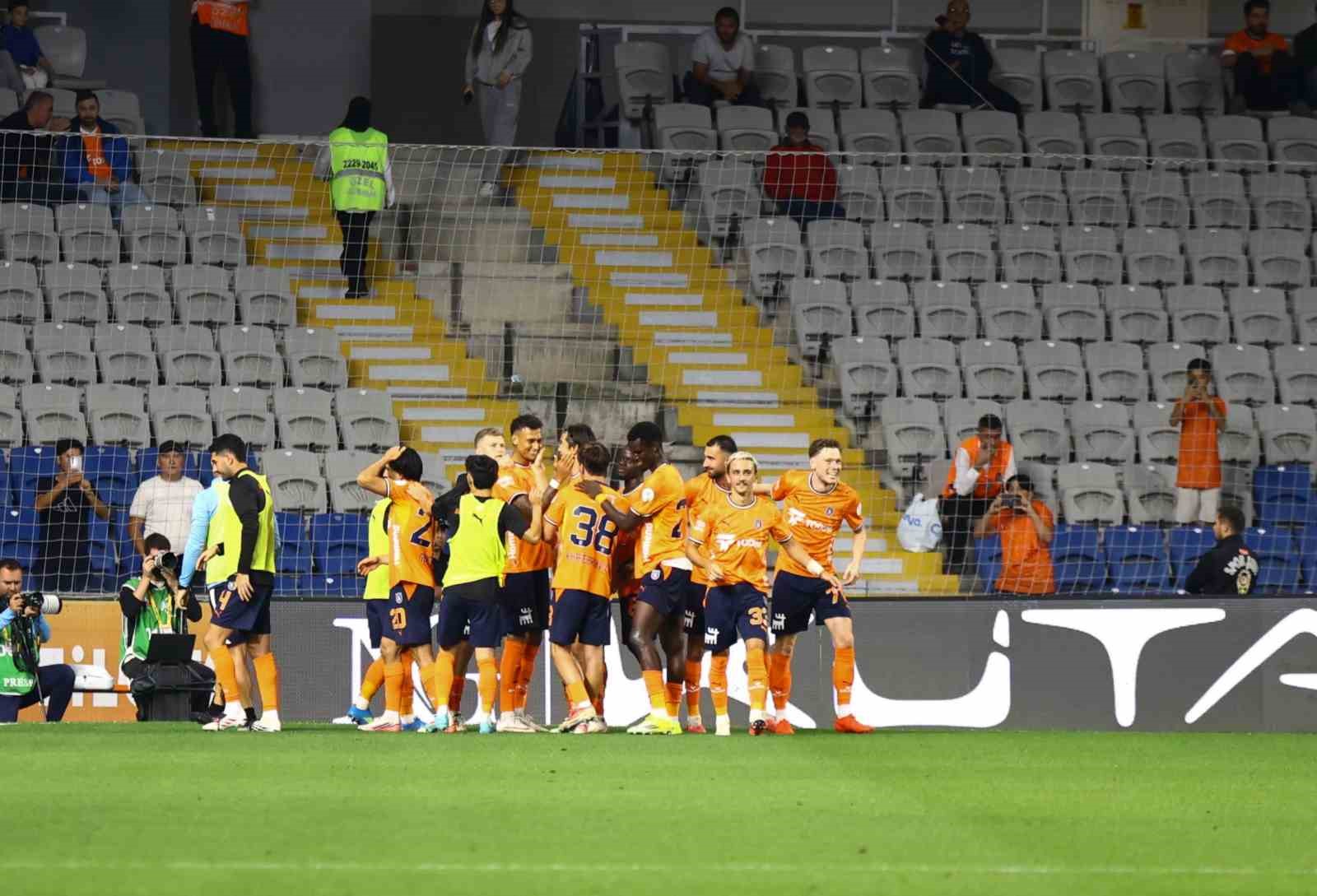 Trendyol Süper Lig: Başakşehir FK: 4 - Gençlerbirliği: 0 (Maç sonucu)