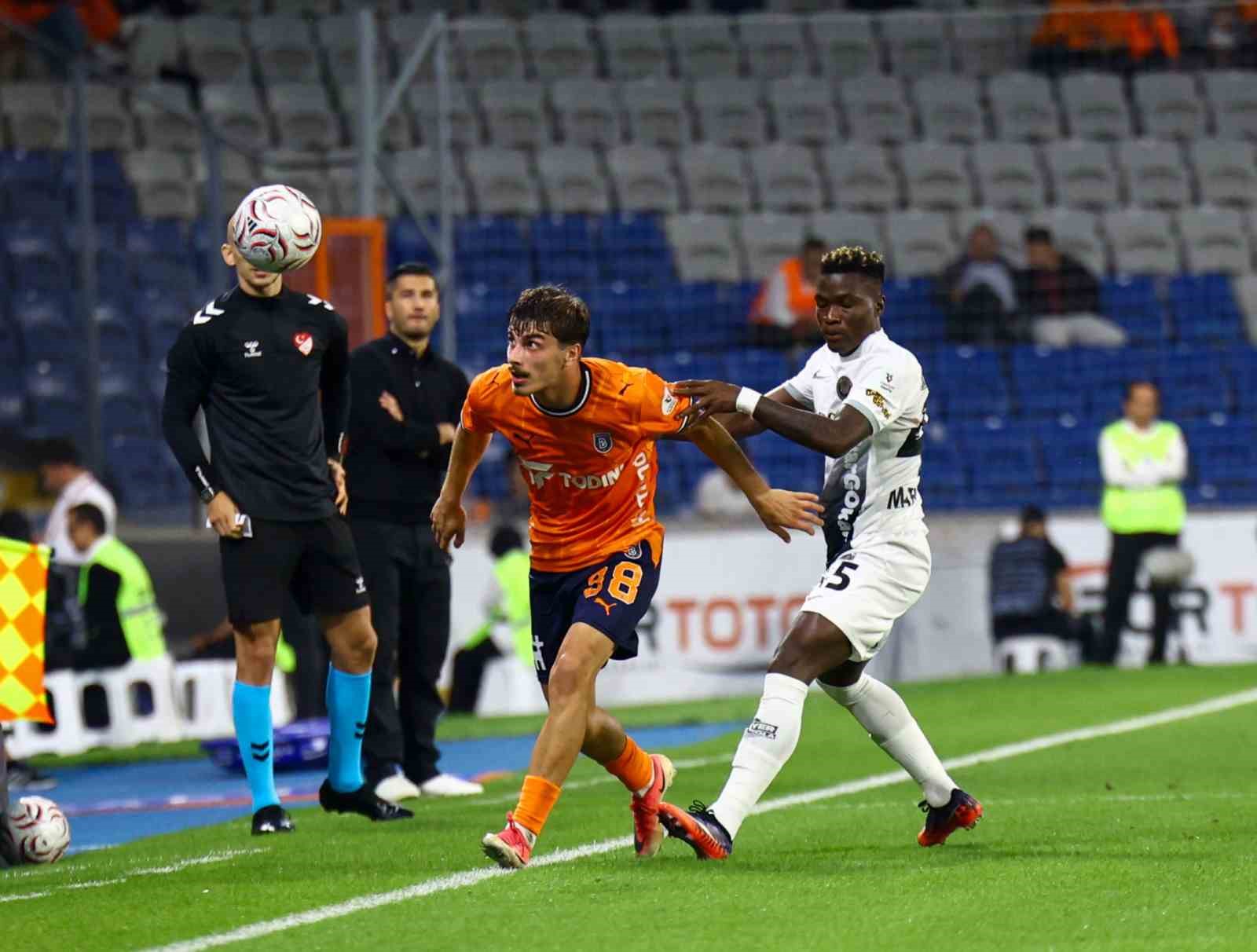 Trendyol Süper Lig: Başakşehir FK: 4 - Gençlerbirliği: 0 (Maç sonucu)