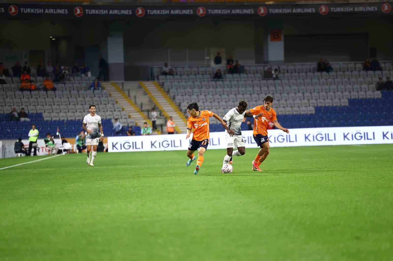 Trendyol Süper Lig: Başakşehir FK: 4 - Gençlerbirliği: 0 (Maç sonucu)