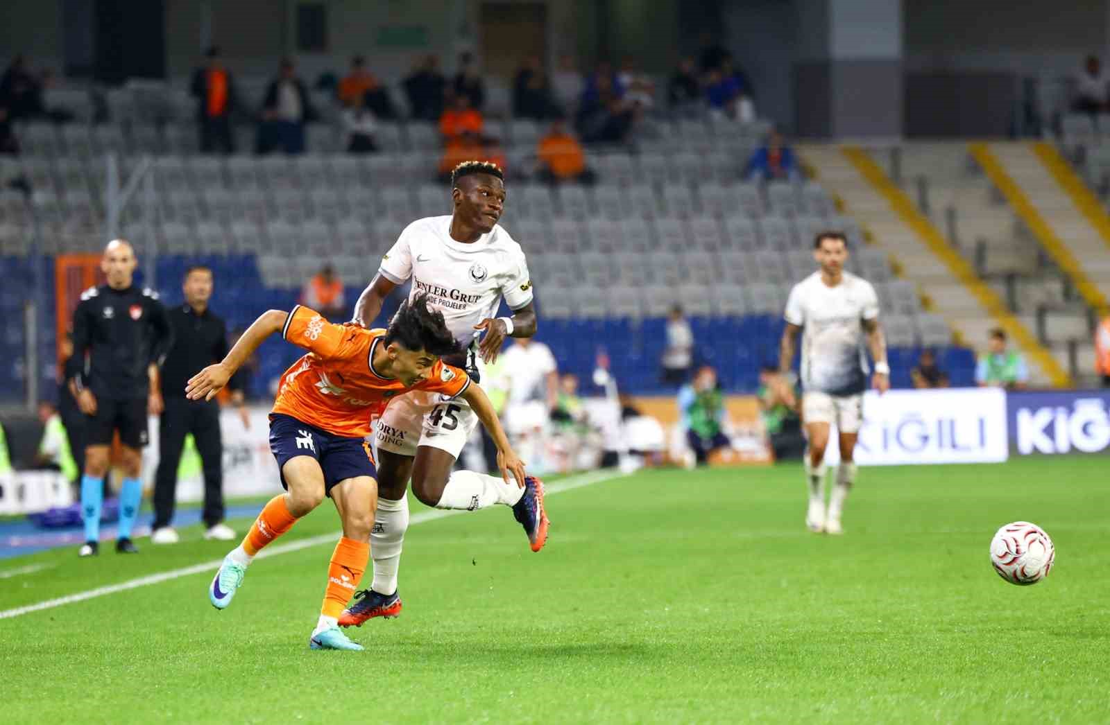 Trendyol Süper Lig: Başakşehir FK: 4 - Gençlerbirliği: 0 (Maç sonucu)