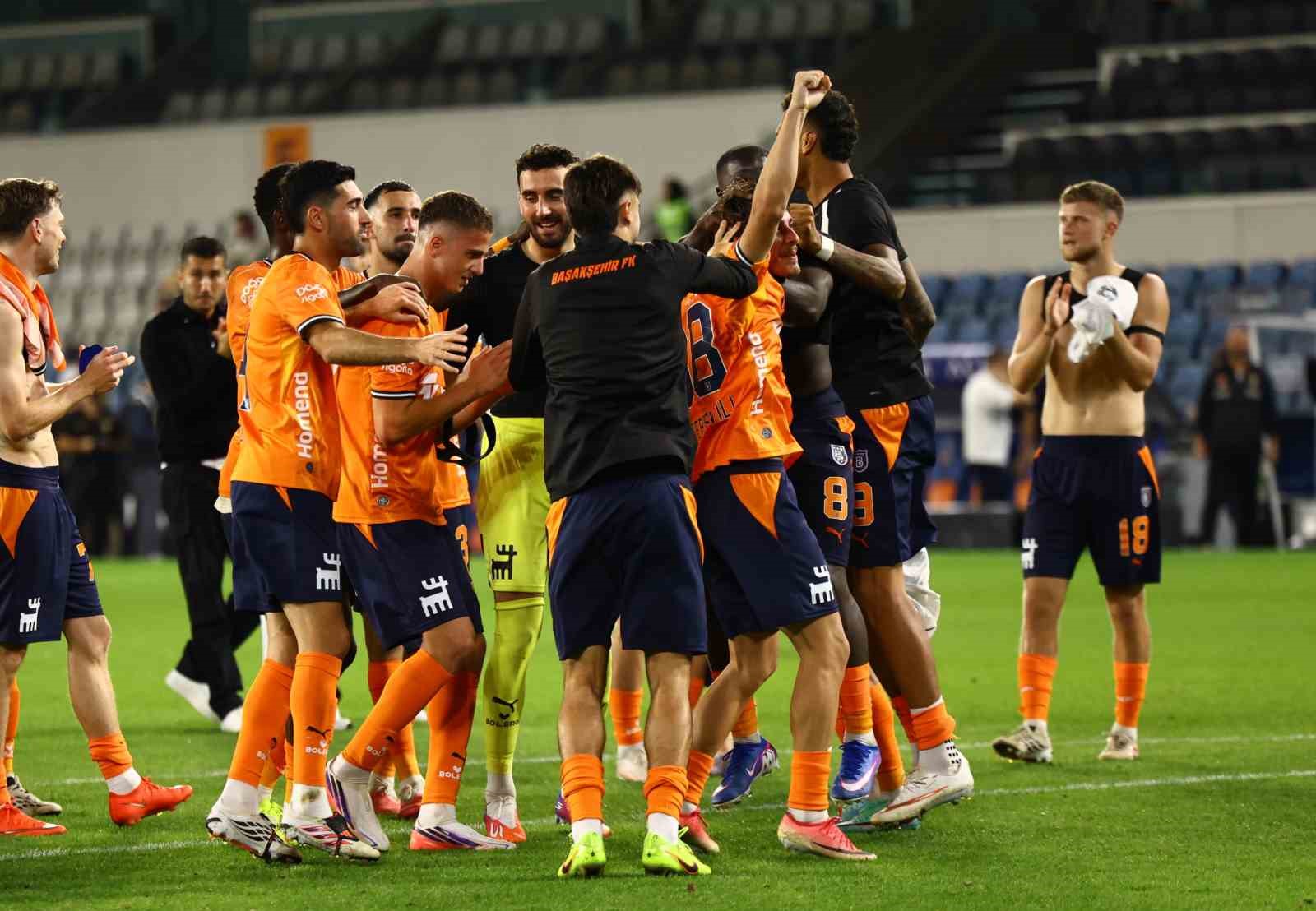 Trendyol Süper Lig: Başakşehir FK: 4 - Gençlerbirliği: 0 (Maç sonucu)