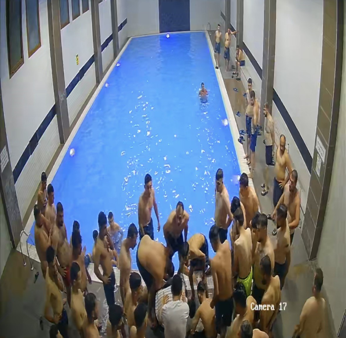 Kayseri’de havuzda arkadaşlarıyla eğlenen şahıs boğulma tehlikesi geçirdi