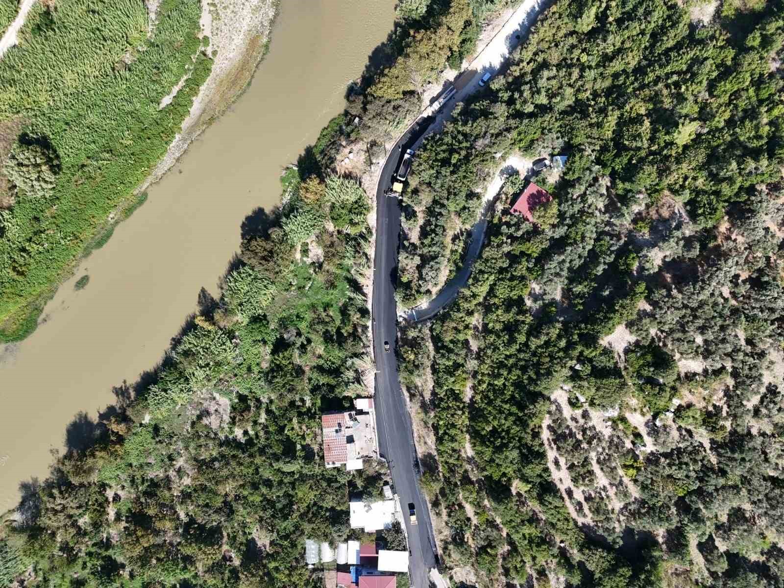 Defne’de 8 mahalleyi birbirine bağlayan 11 kilometrelik yolda asfalt çalışması başladı