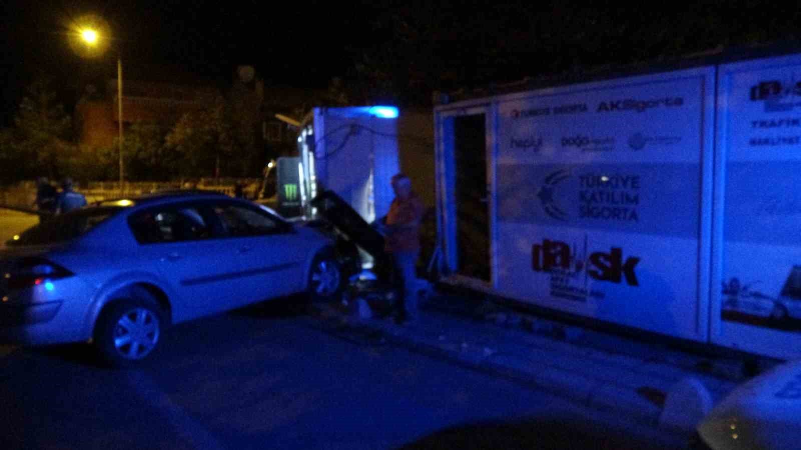 Kontrolden çıkan araç konteyner iş yerine girdi: 1 yaralı