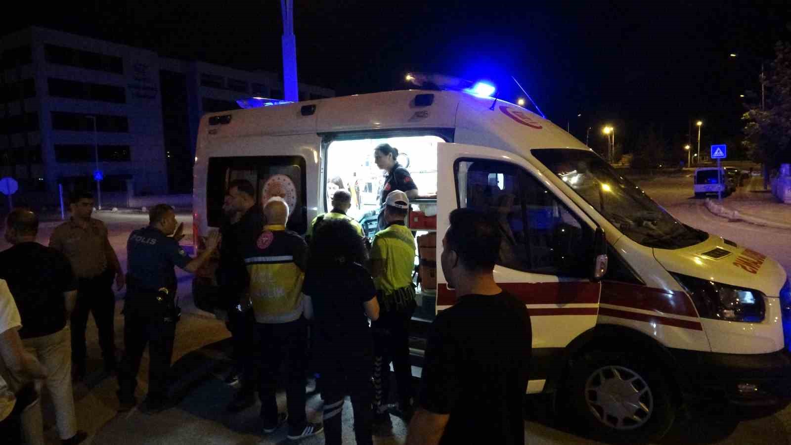 Kontrolden çıkan araç konteyner iş yerine girdi: 1 yaralı
