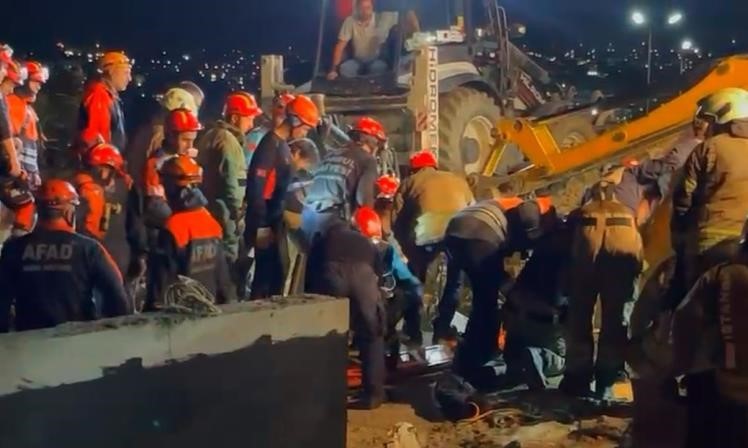 İstanbul Valiliğinden Büyükçekmece’deki göçükle ilgili açıklama: 3 kişi gözaltına alındı