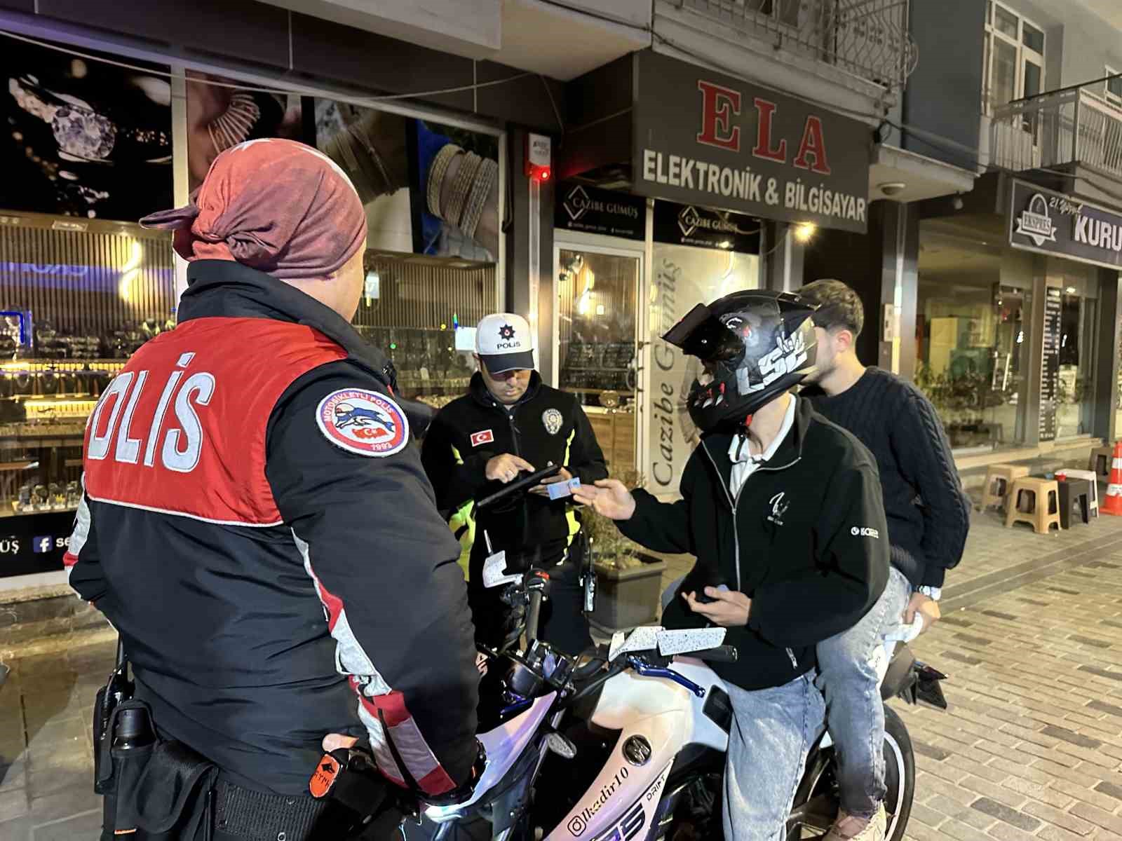 Uşak’ta emniyet ve jandarmadan ‘Huzur ve Güven’ uygulaması