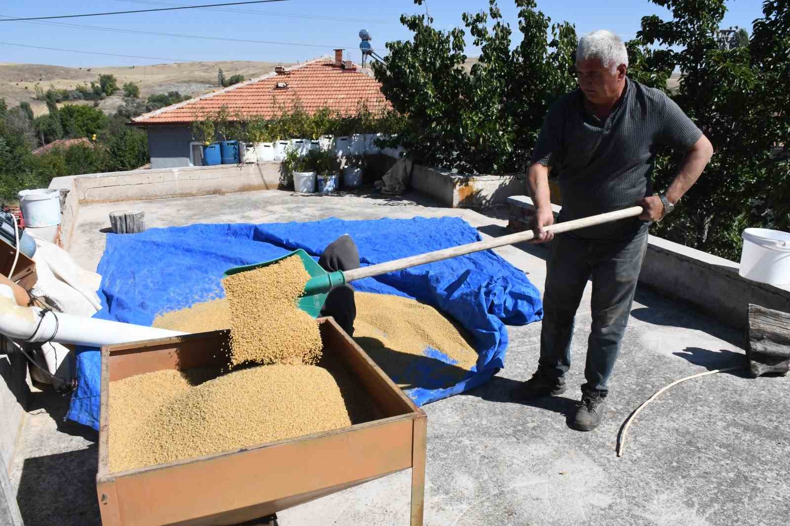 Ata mesleğini geleneksel yöntemlerle sürdürüyor, 41 yıldır bulgur üretiyorlar