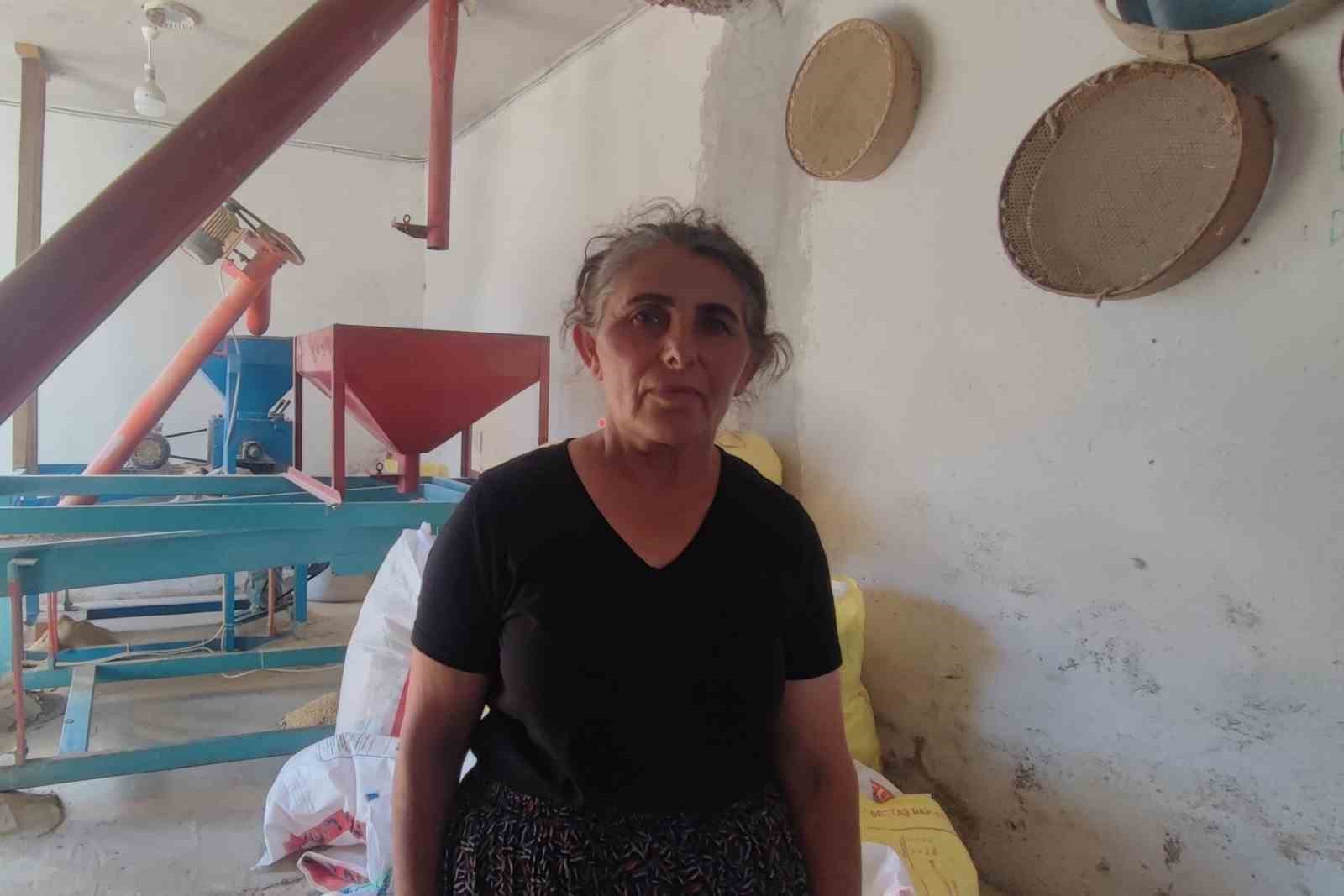 Ata mesleğini geleneksel yöntemlerle sürdürüyor, 41 yıldır bulgur üretiyorlar
